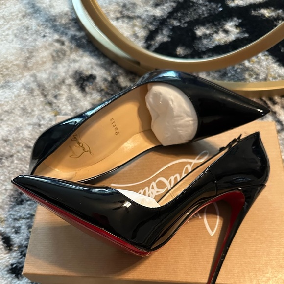 Like new, worn 2x. Box dust covers & taps included. Signs of wear at the point. - Picture 14 of 15